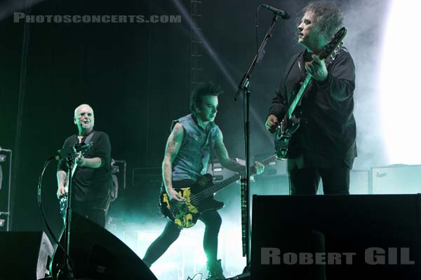 THE CURE - 2016-11-15 - PARIS - Accor Arena - Robert James Smith - Simon Jonathon Gallup - Reeves Gabrels